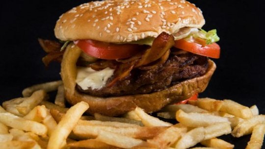 Cultura la farfurie. De la Roma antică la McDonaldizare: istoria surprinzătoare a fast-foodului