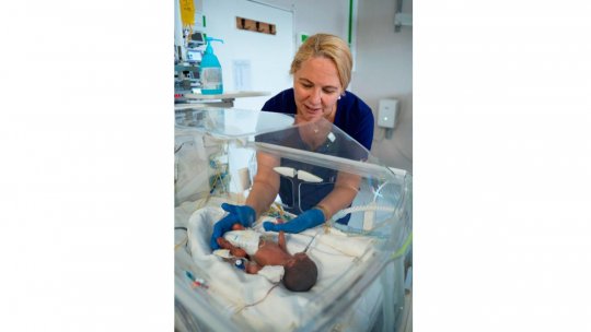 Dr. Adriana Dan: „Informarea părinților, educația lor medicală, înțelegerea necesității de a te prezenta cu copilul la medic și de a accepta vaccinare se numără printre cauzele mortalității infantile”