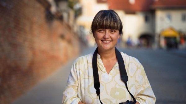 Mihaela Noroc: „Frumusețea este o trăire.” Femeile României, noul capitol al unui proiect care a cucerit lumea