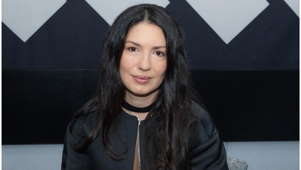 „Dorința de a spune povești”. Cristina Vremeș despre arta de a face arta accesibilă