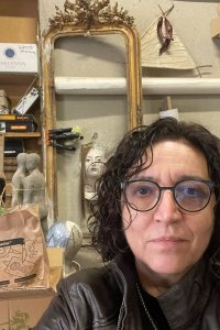 Sculptorița Elena Scutaru nominalizată la categoria Arte vizuale la Gala Premiilor RRC pentru expoziția ”Reconstituirea unui parcurs”