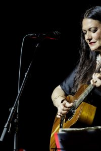 Alina Manole - „Mă simt bucuroasă că albumul meu, Umbra Inimii, a ajuns să fie văzut și recunoscut”