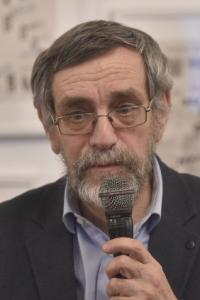 Andrei Cornea: „Societatea modernă stă pe o imensă masă de ficțiuni, de simulacre”