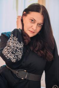 Orașul care m-a făcut. Artista Alina Manole despre Roman:  „Acolo mi-am găsit vocea”