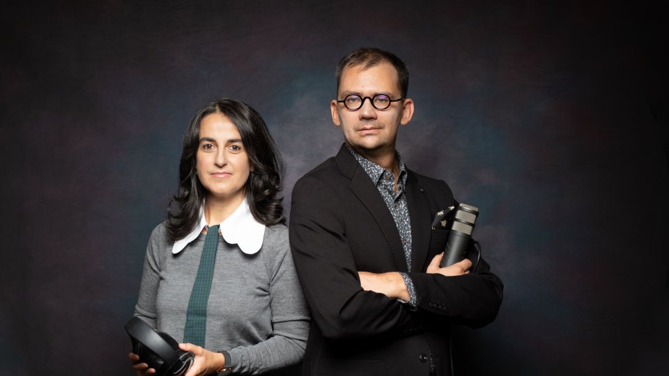 Jurnaliștii Adela Greceanu și Matei Martin, realizatorii emisiunii „Timpul prezent”, de la Radio România Cultural, vor fi moderatorii a două seri din cadrul Festivalului de Literatură pentru Copii și Adolescenți APOLODOR, de la Botoșani