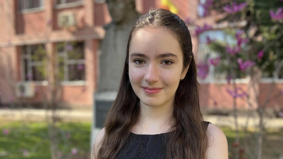 La doar 16 ani, Eva Garet cântă Ceaikovski la Sala Radio!