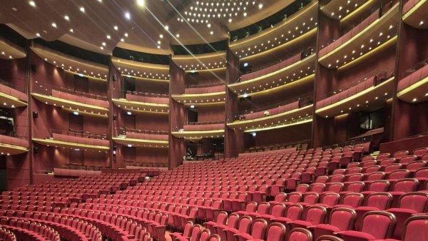 Ministerul Culturii introduce pontaj obligatoriu și reguli noi pentru evidența timpului de muncă în teatre, opere și filarmonici