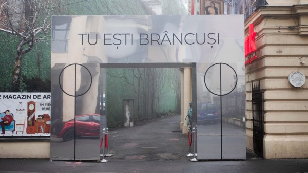 Iubeşte! În oglinda-gigant „Poarta sărutului”, „Tu ești Brâncuși!”