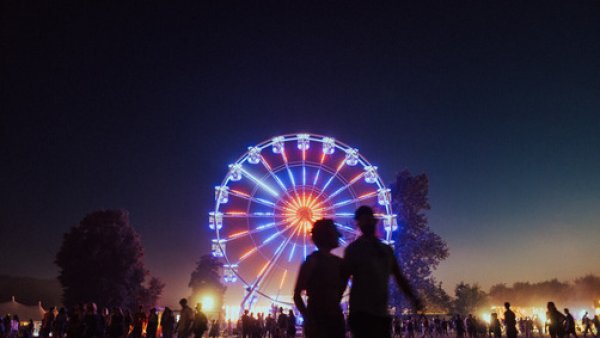 Sport, glam, comedie, invitați speciali și mult zen la Electric Castle. Lista activităților de zi pe domeniul Banffy