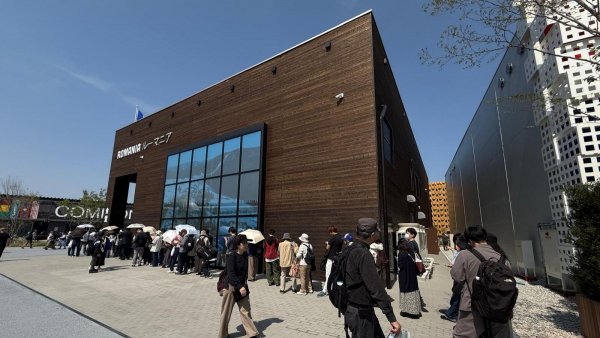 Japonezii stau la coadă în fața Pavilionului României de la Expo 2025 Osaka pentru a-i asculta pe tinerii artiști ai Universității Naționale de Muzică București  COOLsound on Tour a deschis seria evenimentelor culturale de la Pavilionul României