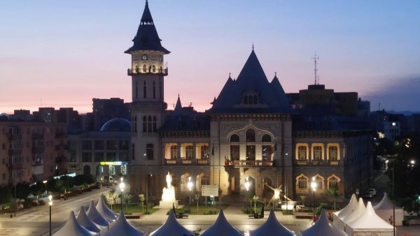 Cea de-a IV-a ediţie a Târgului de Carte Gaudeamus Radio România, în Piața Daciei