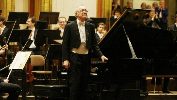 Alfred Brendel, pianistul care a redefinit clasicismul, a încetat din viață la 94 de ani