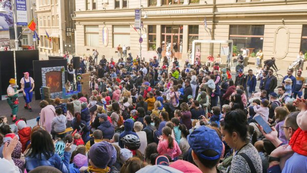 Minivacanţa de 1 iunie, sărbătorită la  „Străzi deschise – Bucureşti” cu evenimente în aer liber şi plimbări pietonale în cartierul Rahova  şi pe Calea Victoriei
