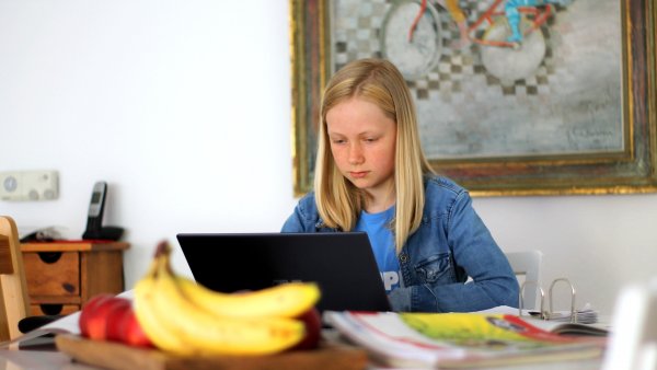 Aproape jumătate dintre copii sînt victime ale cyberbullyingului - studiu