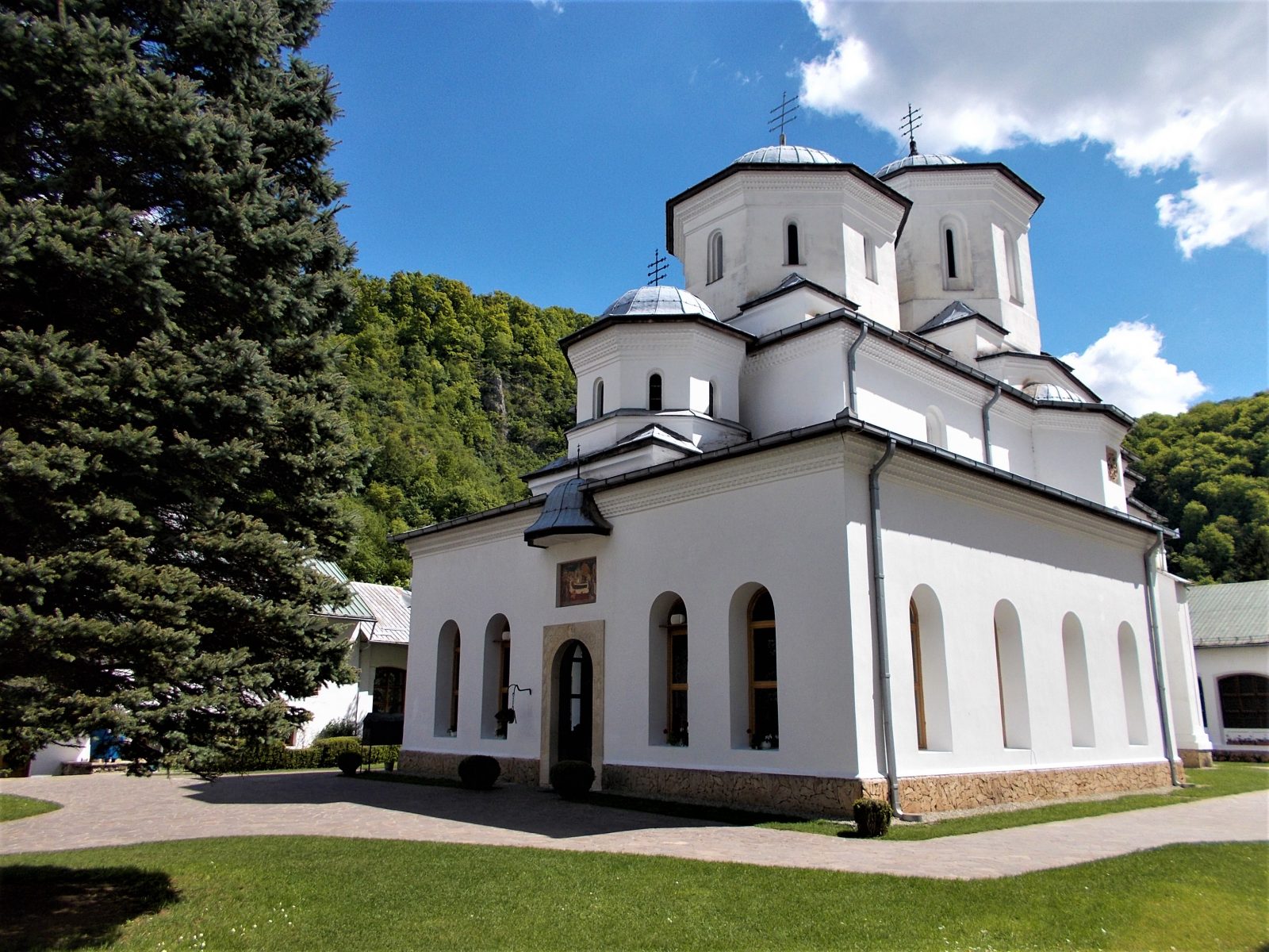 Biserica_Adormirea_Maicii_Domnului_(Mănăstirea_Tismana)