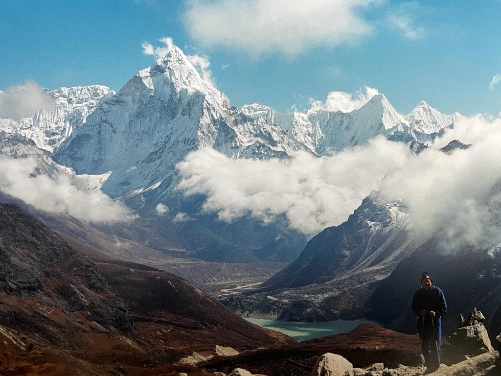 Nepal. Gokyo Ri 5360 m. In fund Vf. Cho Oyu 8.153 m