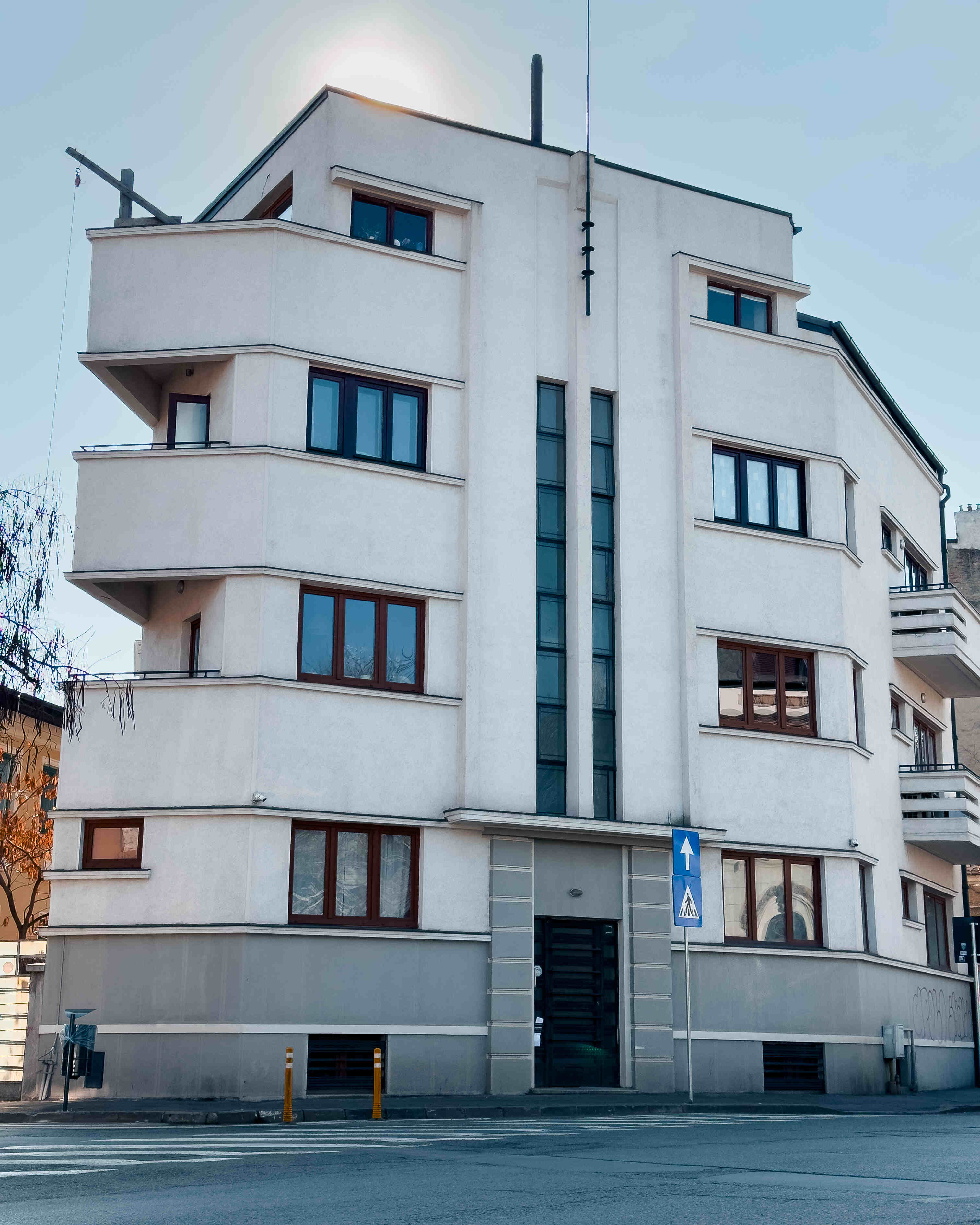 Imobil modernist restaurat Piata Sfantu Stefan, Bucuresti