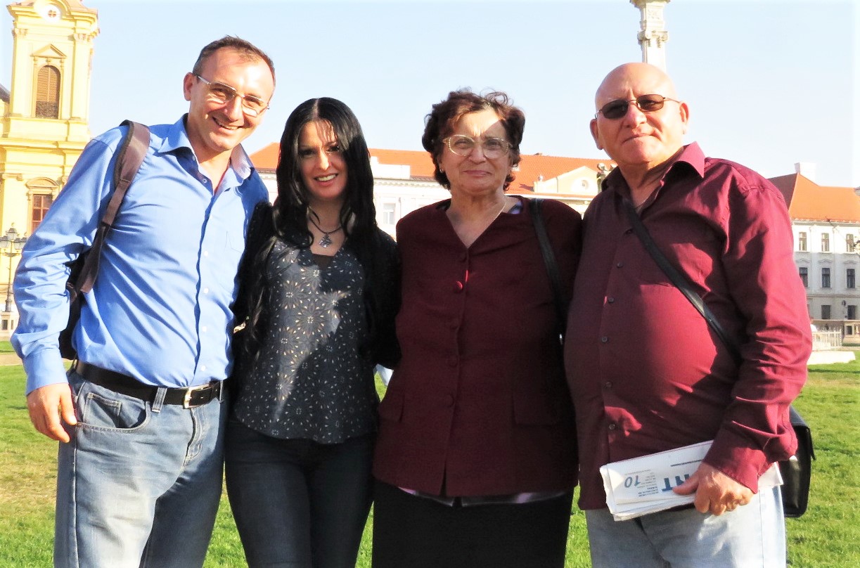 Robert, alături de soția sa, Ariana, și părinții săi