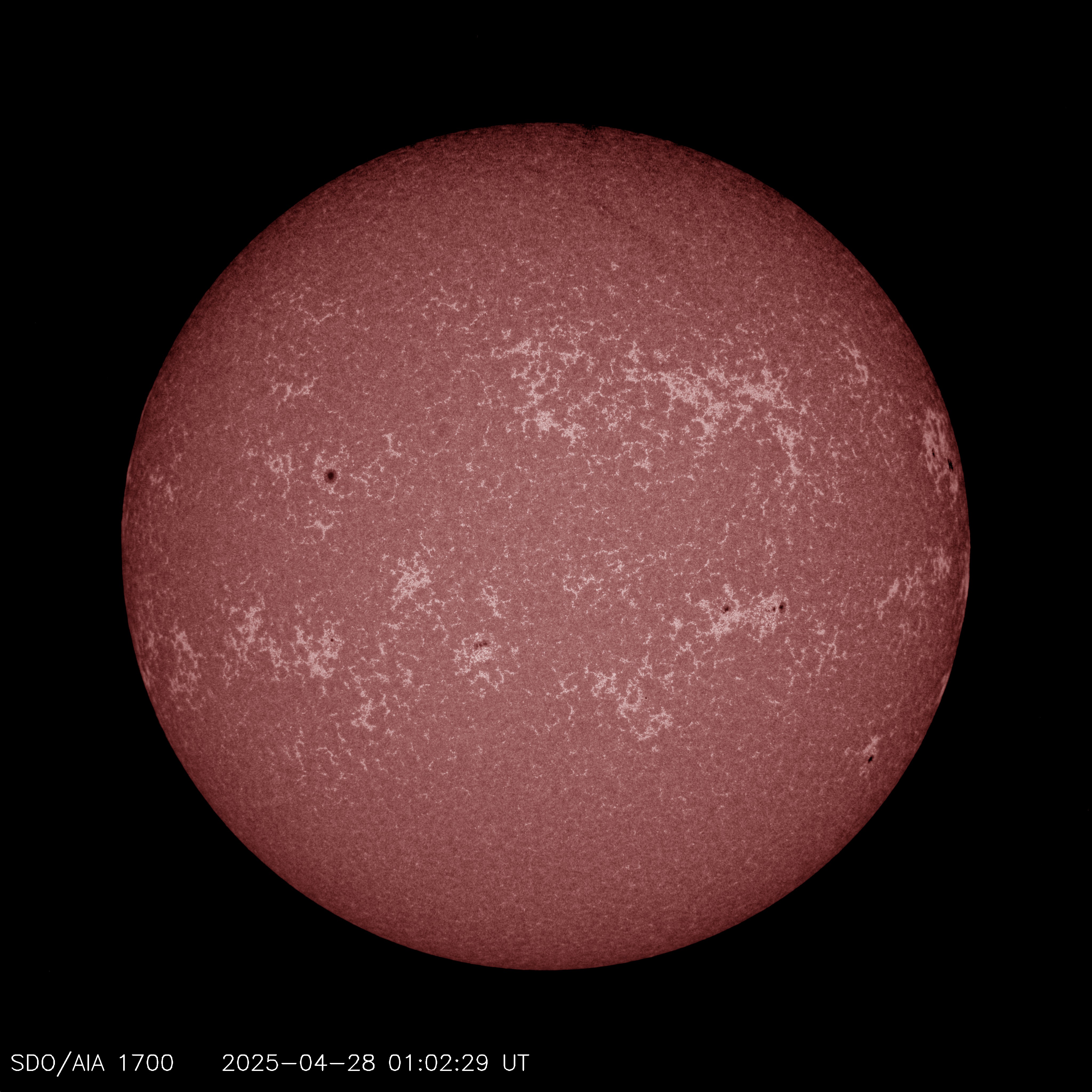 „Soarele înregistrat în 28/04/2024 de satelitul Solar Dynamics Observatory (SDO) al NASA în UV apropiat (1600 Angstromi). Imaginea din UV apropiat ne prezintă fotosfera, stratul imediat inferior, cu evidențierea petelor solare din 28/04 (zonele întunecate). Concluzia: Soarele a fost relativ calm. La fel si câmpul geomagnetic.” - Mihai Echim