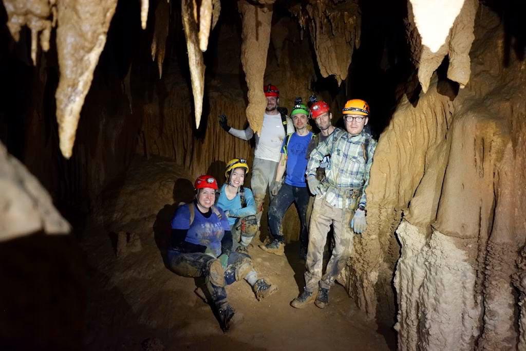 Cu colegii de peșterit în Vietnam